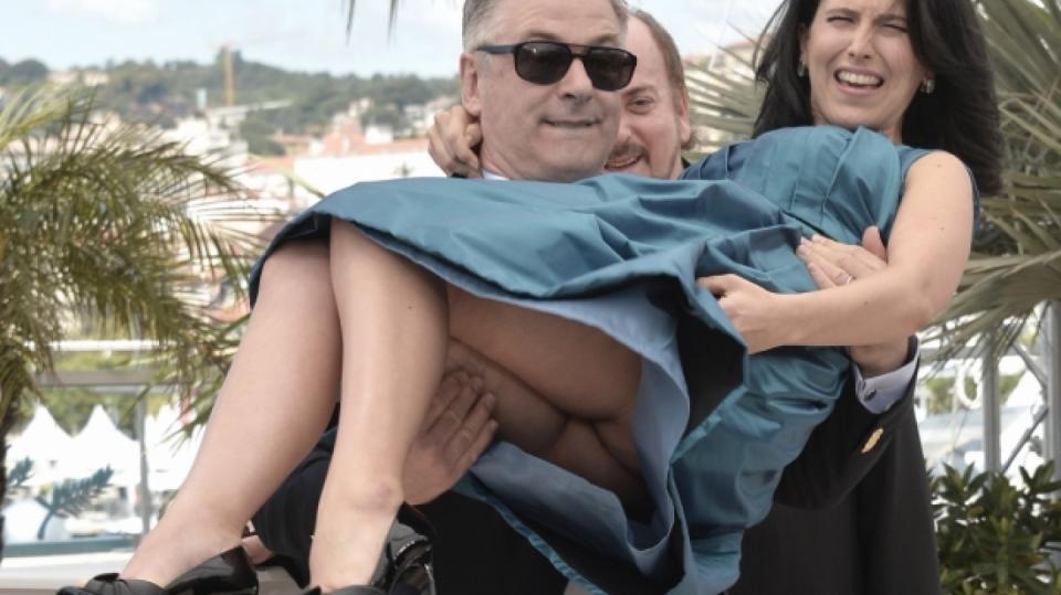 Alec Baldwin a manželka Hilaria způsobili v Cannes pořádný rozruch
